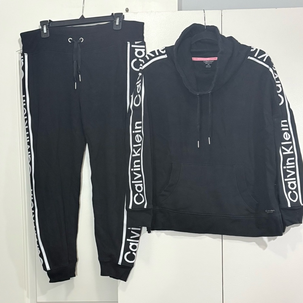 Calvin Klein Black Performance Jacket - Picture 2 of 10